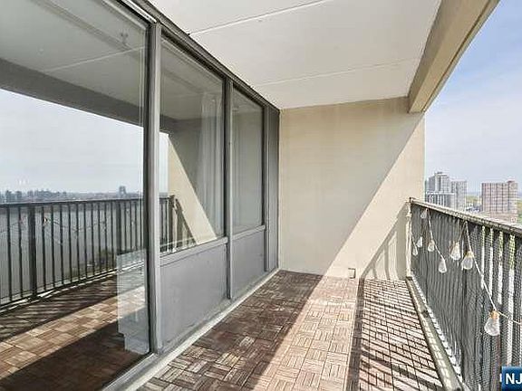 3rd image of 6 Horizon Rd APT 2405