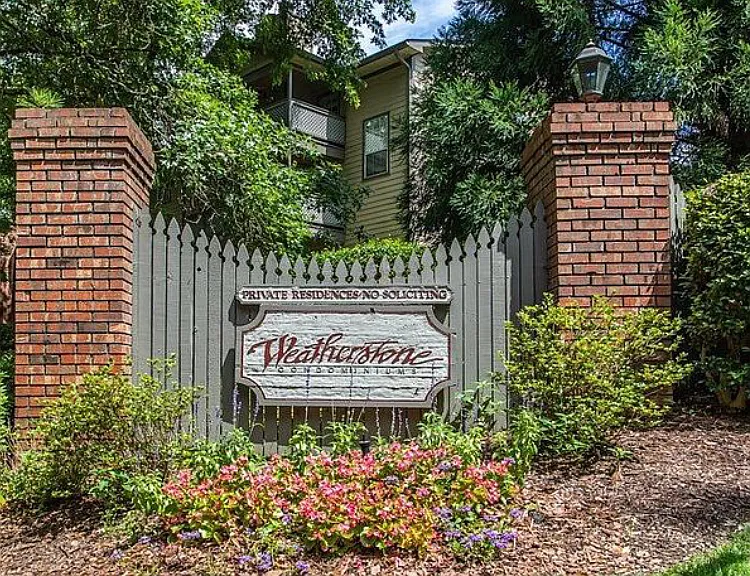 1325 Weatherstone Way NE — Photo 1