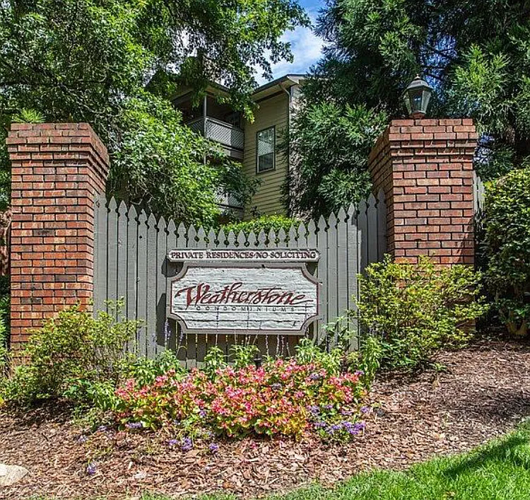 1325 Weatherstone Way NE