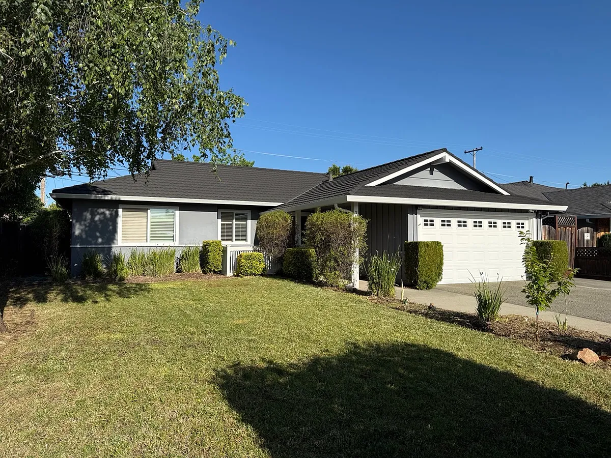 Building Photo - 3313 Hilary Dr