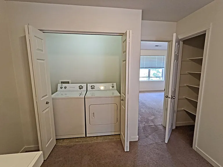 Halsey East Townhomes — Photo 20