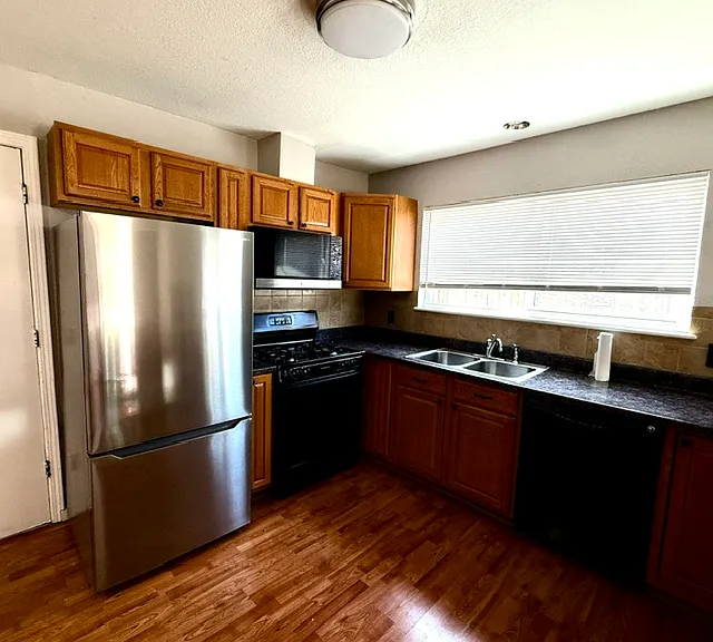 124 Danvers Ct — Photo 8