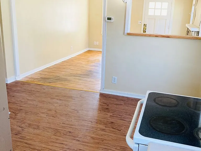 320 W Elm St — Photo 6