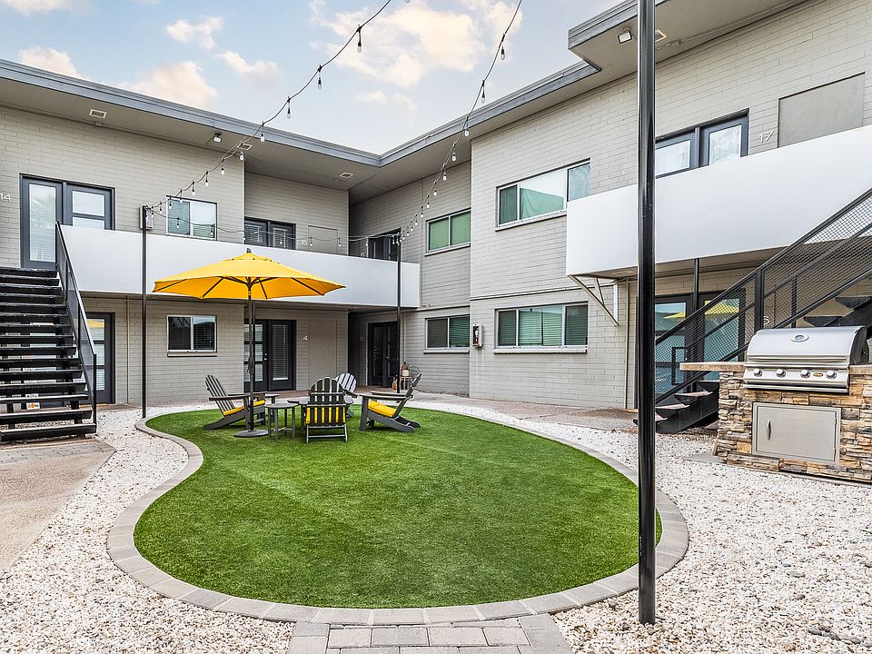 Open common area with BBQ and lounge area