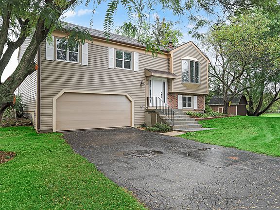 3rd image of 142 Sherman Ct