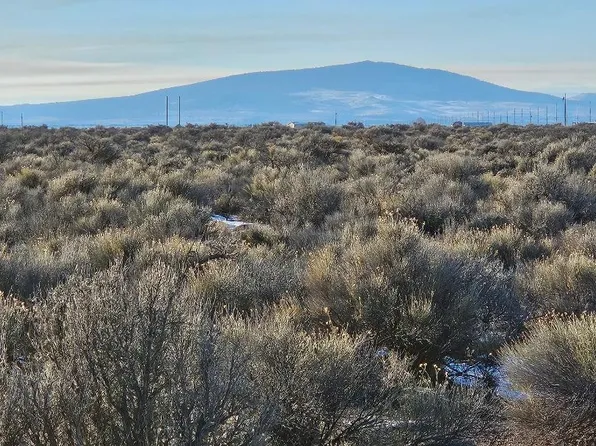 700 Ivy Ln, Christmas Valley, OR 97641