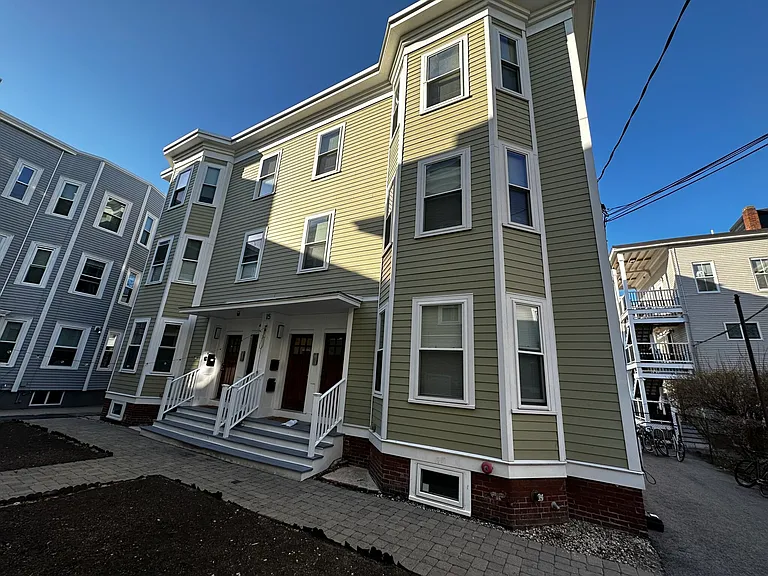 15-2 Marney St — Photo 1