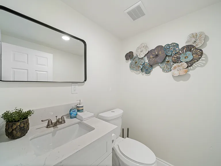 761 Lewis St — Photo 29