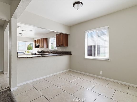 5th image of 432 N Commonwealth Ave