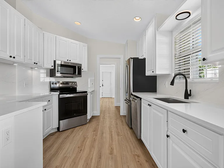 3546 SE Glacier Ter — Photo 16