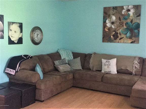 3rd image of 140 Teakwood Cir