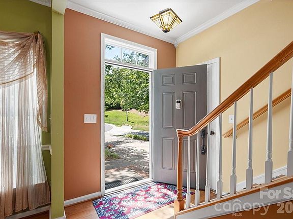 2nd image of 4209 Piccadilly Ln