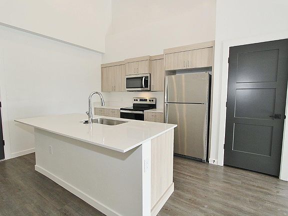 5th image of 3906 Brian Ave #305