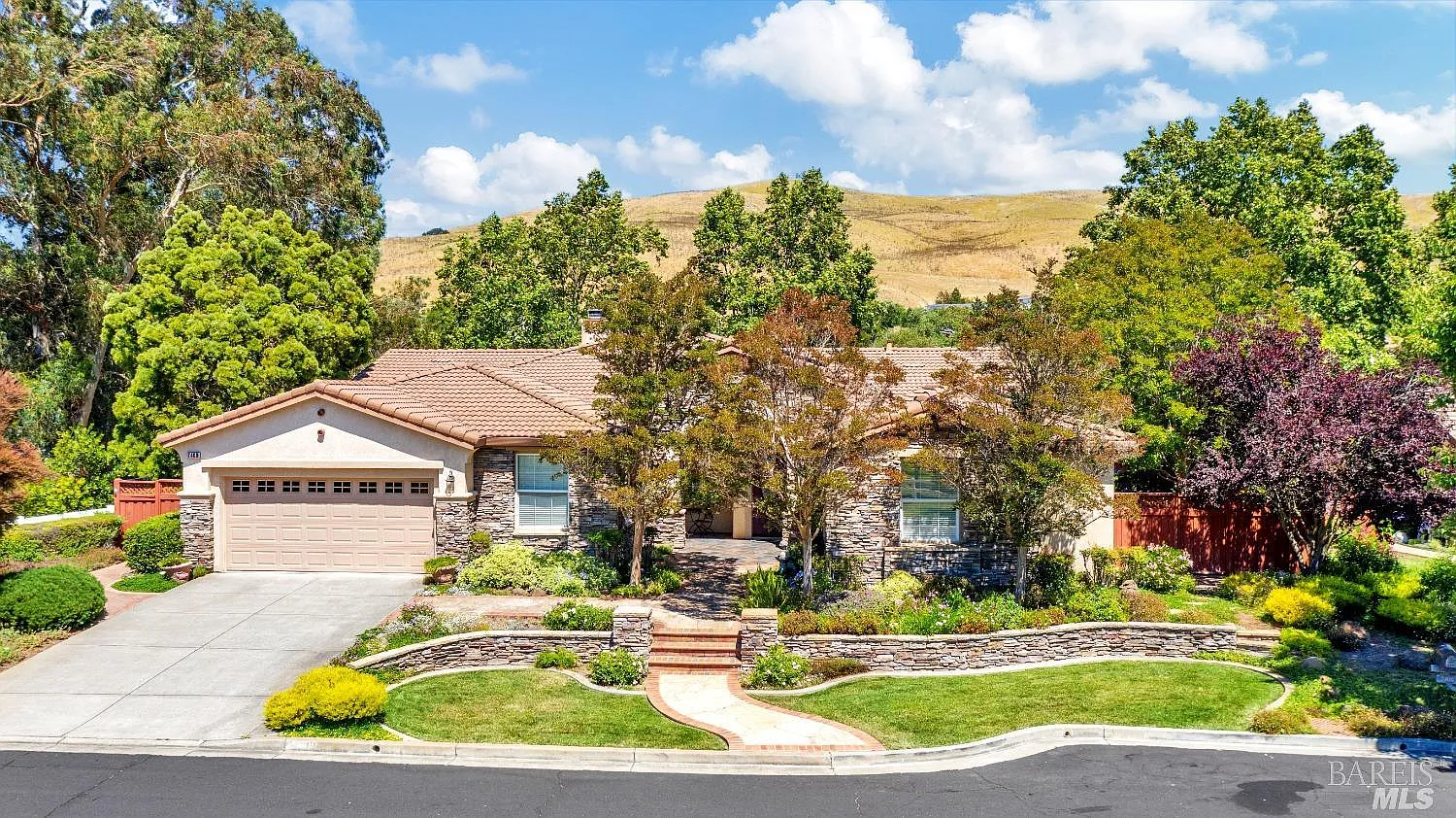 2408 Waterfall Way photo 1