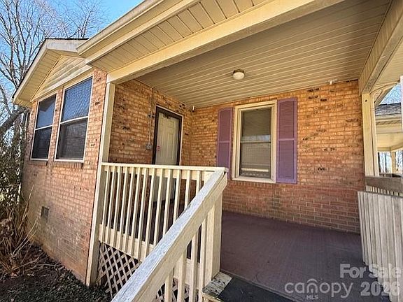 2nd image of 2041 Clyde St