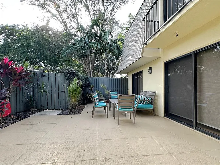 1700 Embassy Dr #504 — Photo 20