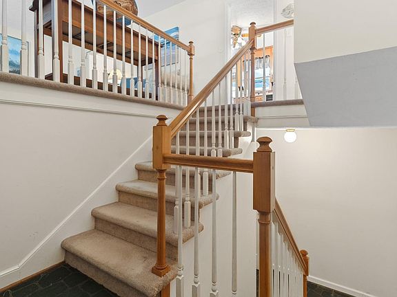 3rd image of 402 Kirkley Cir