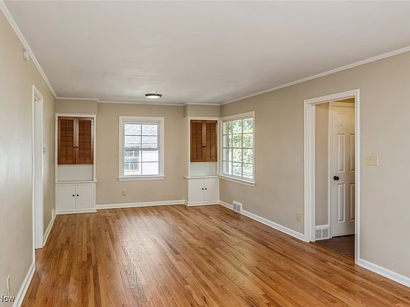 4th image of 5092 Lynd Ave