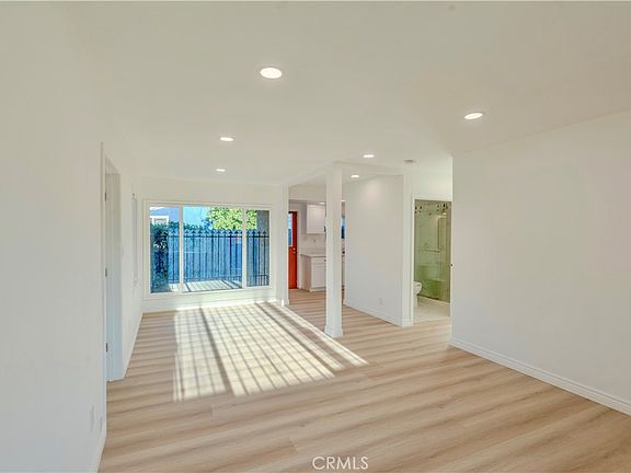 2nd image of 301 E Riggin St