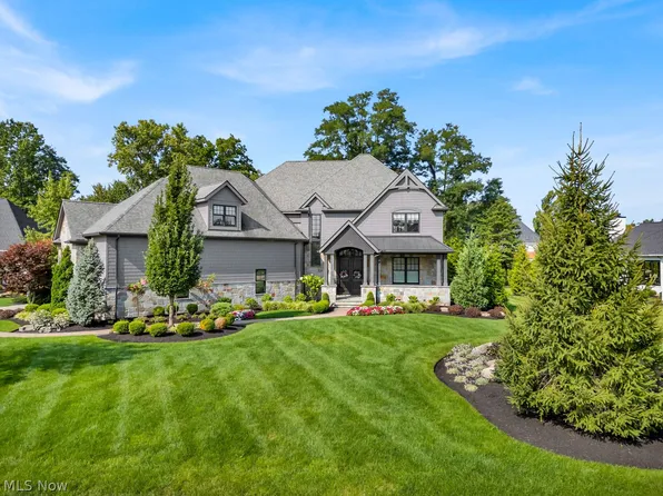 2366 Fox Run, Westlake, OH 44145