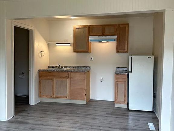 4th image of 110 Alderson St #21