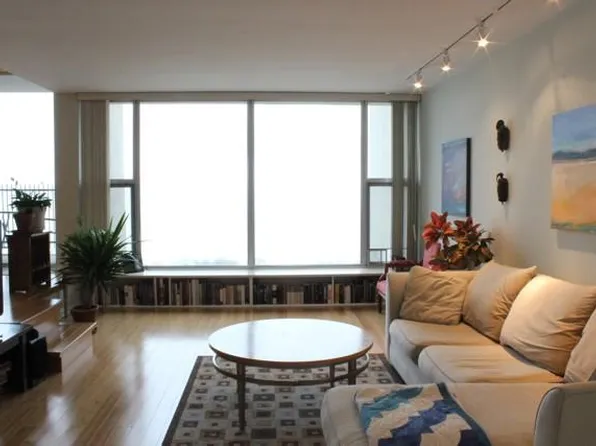 3200 N Lake Shore Dr Suite 90, Chicago, IL 60657