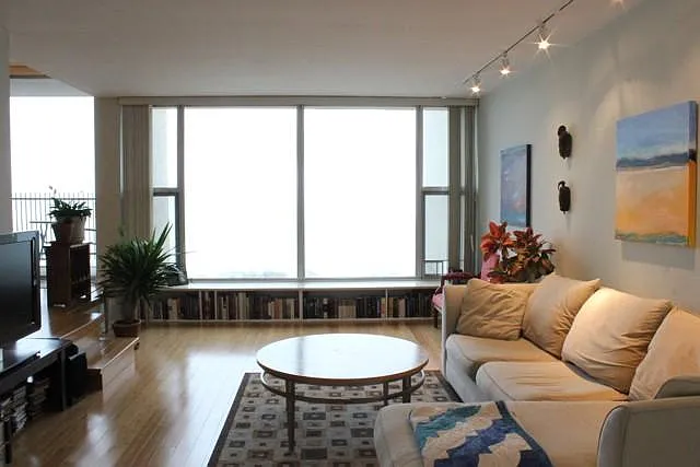 3200 N Lake Shore Dr APT 304 photo 1