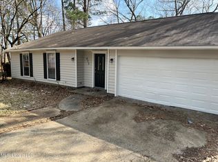633 Briarcliff Cir, Jackson, MS 39212