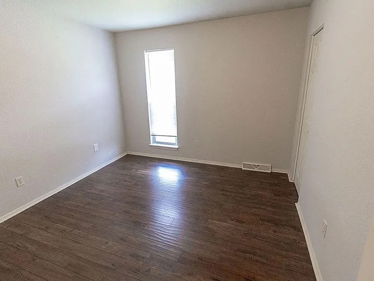 1015 W Ash St — Photo 12