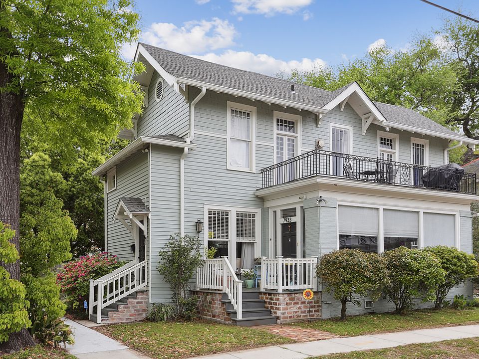 Front porch entrance