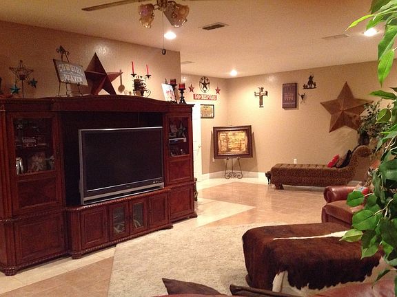 4th image of 2732 Bainbridge Dr