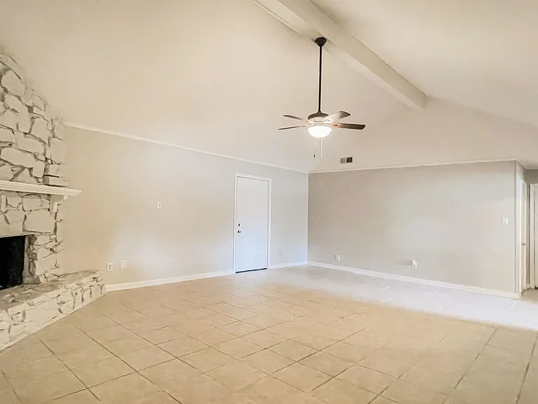 4290 Park Forest Dr — Photo 4