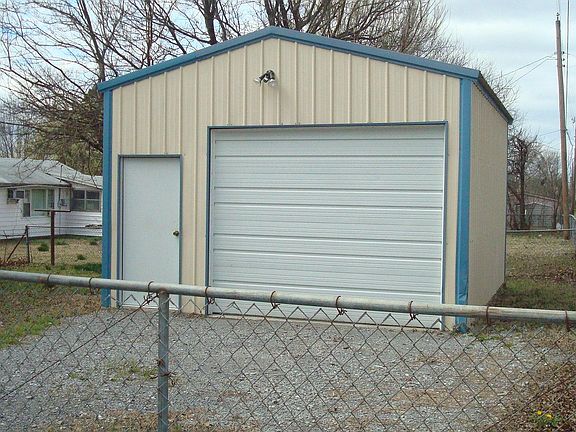 2nd image of 413 S 12th St