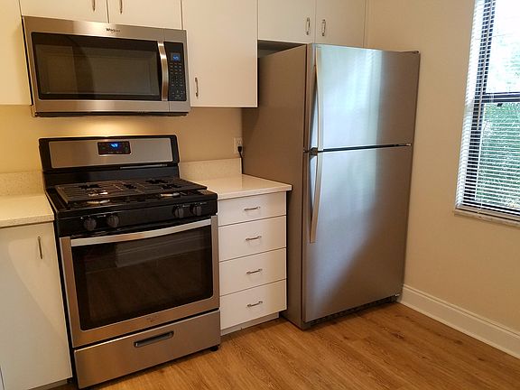 4th image of 1359 Mission Cir