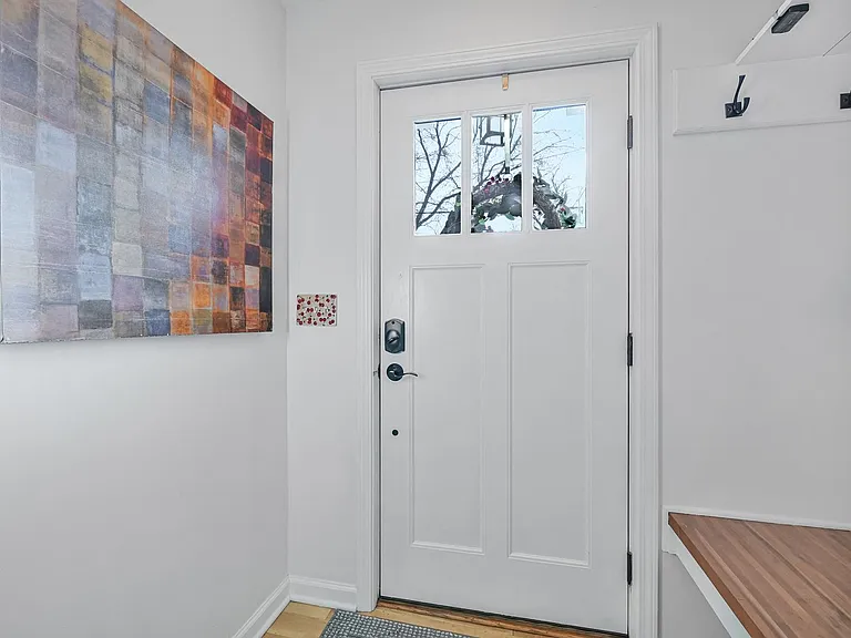 814 Locust St — Photo 8