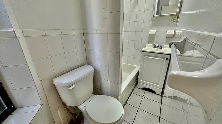 Rented by HOLTON REAL ESTATE INC. | media 18