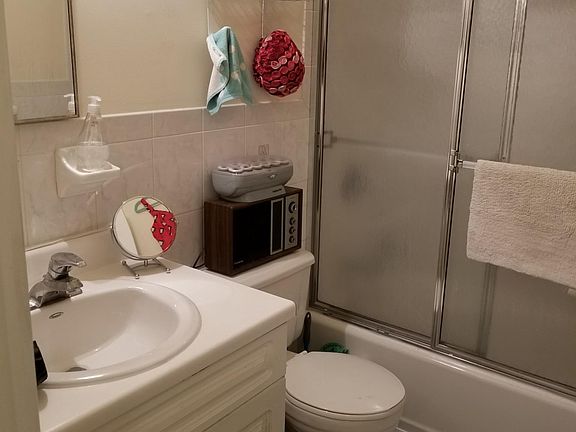 3rd image of 923 78th St #3