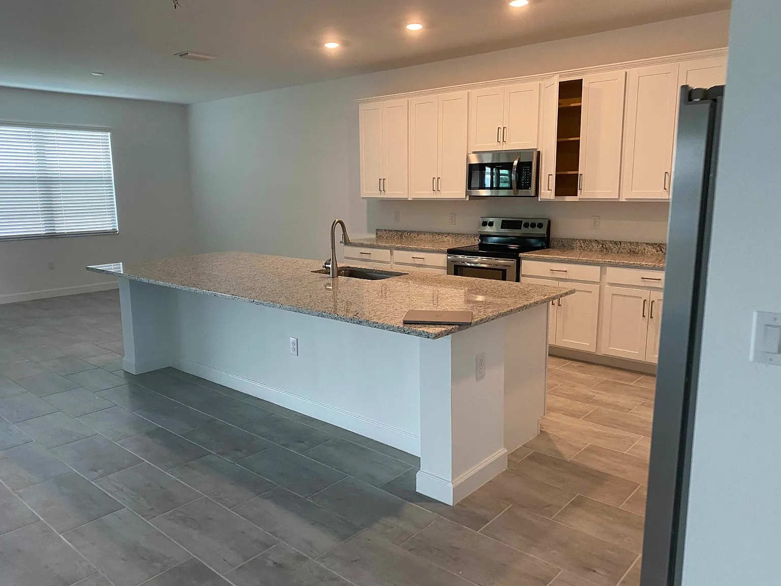 4 bed, 2444 sqft, $3,500 — Photo 3