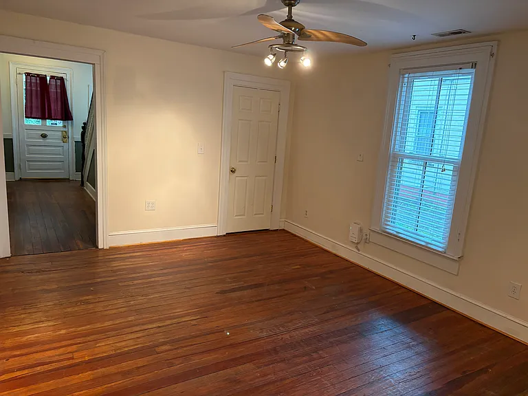 415 W 4th St — Photo 11