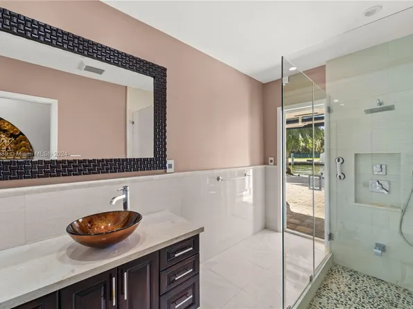7300 Belle Meade Island Dr, Miami, FL 33138