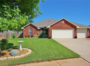 1120 S Douglas Dr, Mustang, OK 73064
