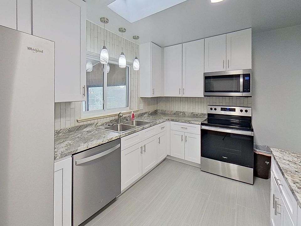 Kitchen (remodeled 2025)