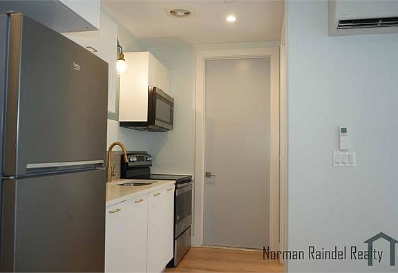 2nd image of 3013 Barker Ave APT 5D