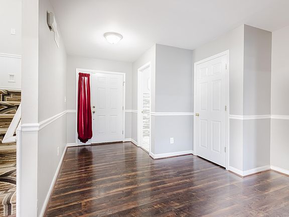 5th image of 512 Perry Dr