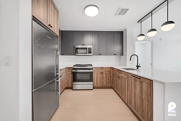 Rented by REZI | media 17