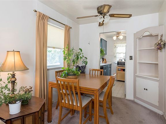 4th image of 26471 Farringdon Ave