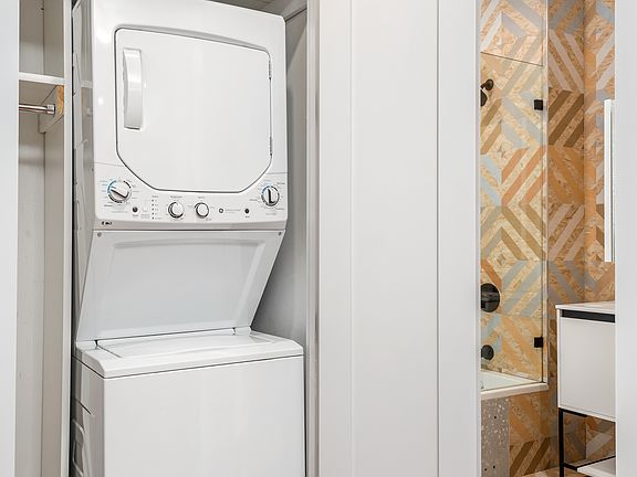 4th image of 774 Lexington Ave #1A