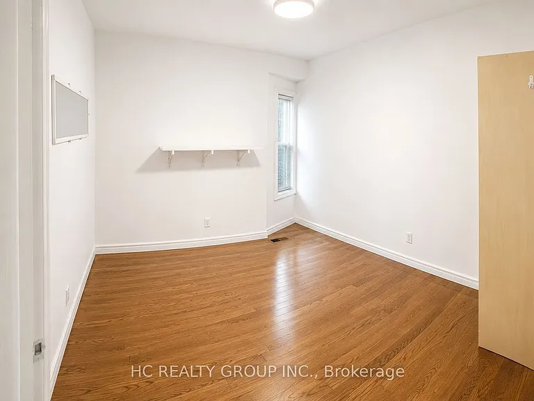 562 Bathurst St — Photo 5