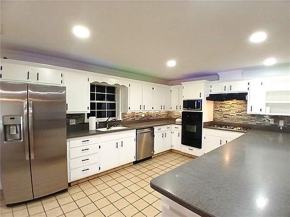 5th image of 1712 Louis Ln #A