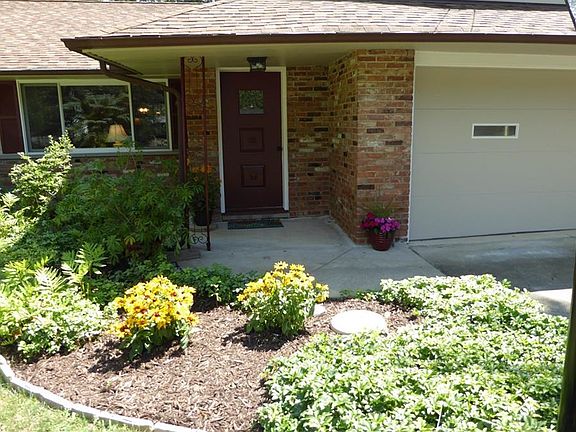 2nd image of 6798 Meadowood Dr